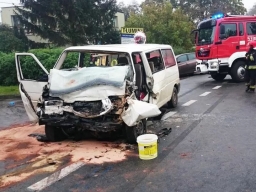 Czołowe zderzenie TIRa z dostawczakiem w Dąbrówce Malborskiej