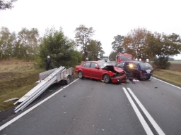 Zderzenie BMW i Renault na DK 25 w Modle Królewskiej