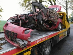 Toyota Celica roztrzaskała się na drzewie na trasie ze Sztumu do Mikołajek Pomorskich