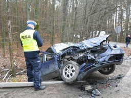 18-latek spowodował czołówkę na trasie Kościerzyna - Łubiana