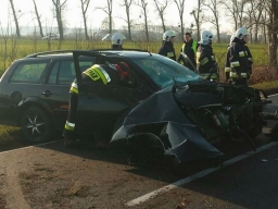 Pijany rozbił samochód o drzewo w Rogoźnie