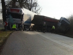 Zderzenie dwóch tirów w Dąbrówce Malborskiej