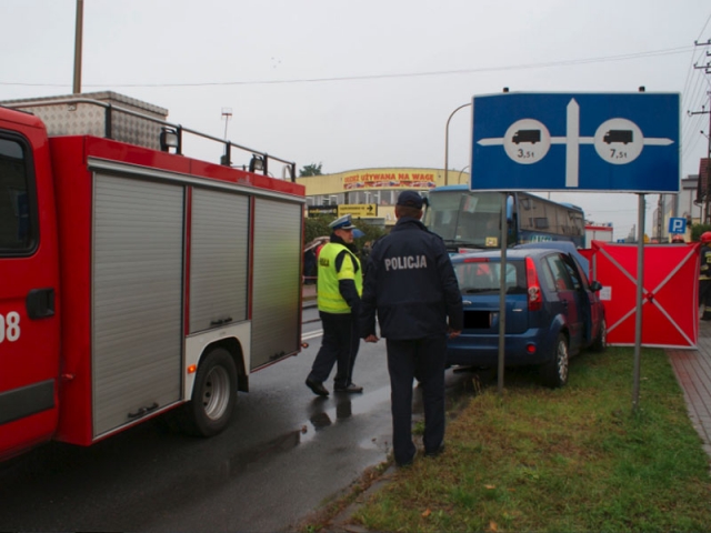 Wieruszów. 80-letni kierowca nie ustąpił pierwszeństwa autokarowi, zmarł.