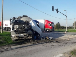 Młodzieszyn. Cysterna wjechała w tył TIRa na DK50