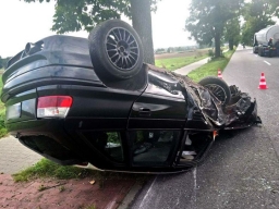 Zajechał drogę osobówce, spowodował dachowanie