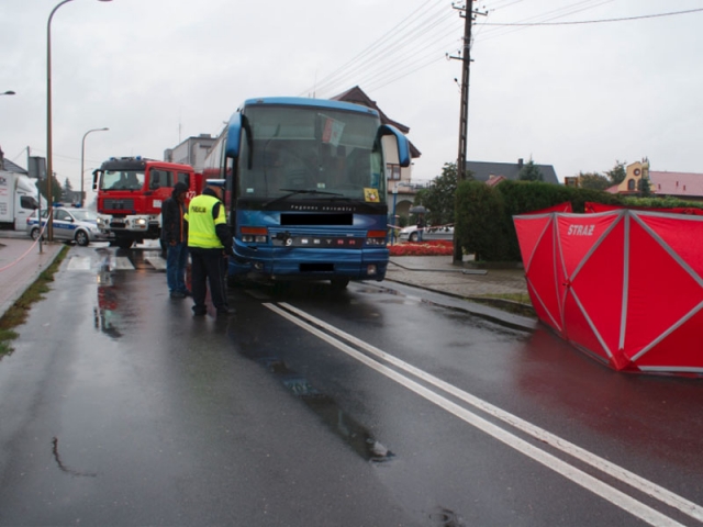 Wieruszów. 80-letni kierowca nie ustąpił pierwszeństwa autokarowi, zmarł.