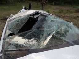 Poranny wypadek na DK-65. Renault Megane kilka razy dachował