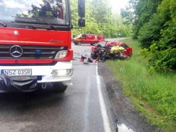 Seat zderzył isę z TIRem na DK-57 - TIR w rowie, kierowca osobówki zmarł