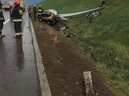 Choroszcz. Na S8 bariera wbiła się w auto