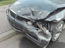 Ostrów. BMW najechał na tył Fiata