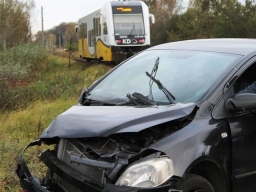 Legnica. Szynobus staranował Volkswagen. Kierowca wyszedł bez szwanku