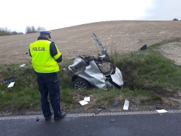 Wypadek w Mariankach. BMW rozpadło się na trzy części