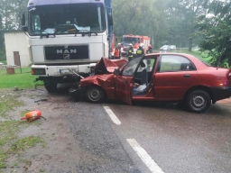 Polanka Wielka. Czołówka osobówki z ciężarówką