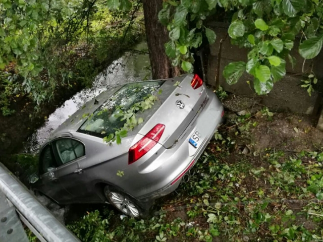 Samochód wpadł do rzeki