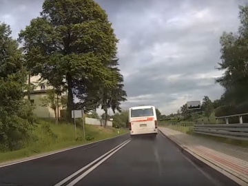 Wystrzał opony w autobusie